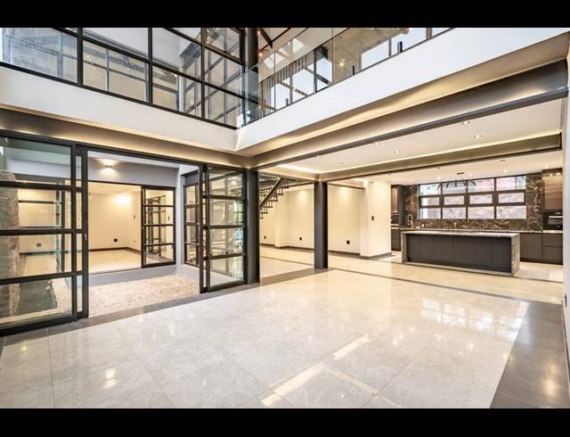 6 BEDROOM HOUSE FOR SALE IN WATERKLOOF